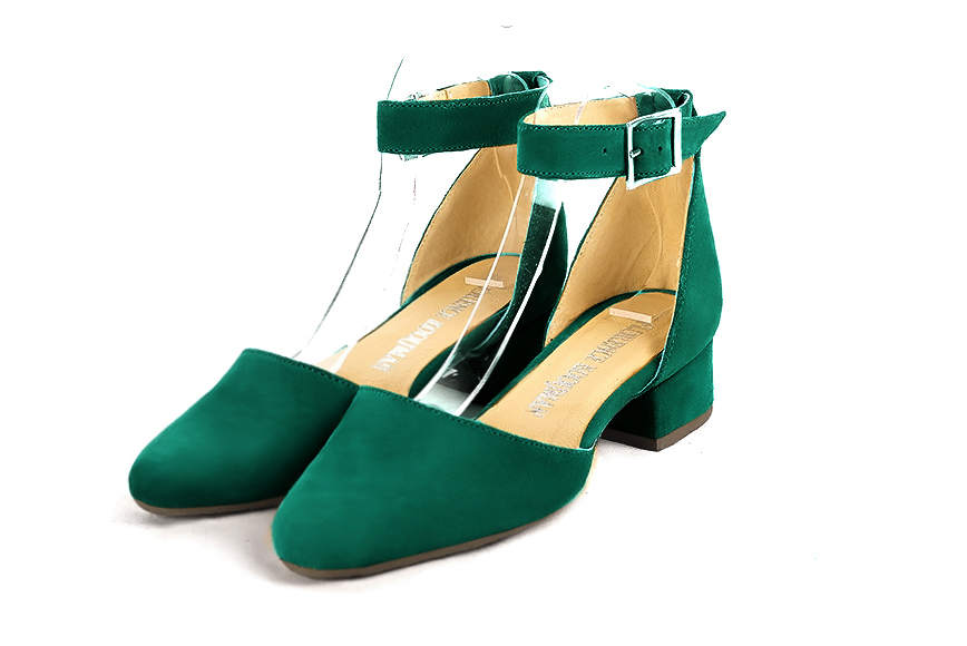 French elegance and refinement for these emerald green dress open side shoes, with a strap around the ankle, 
                available in many subtle leather and colour combinations. Its high vamp and high bracelet will give you good support.
The flange will be adapted to the size of your ankle.
To personalize or not, according to your inspiration and your needs.  
                Matching clutches for parties, ceremonies and weddings.   
                You can customize these shoes to perfectly match your tastes or needs, and have a unique model.  
                Choice of leathers, colours, knots and heels. 
                Wide range of materials and shades carefully chosen.  
                Rich collection of flat, low, mid and high heels.  
                Small and large shoe sizes - Florence KOOIJMAN